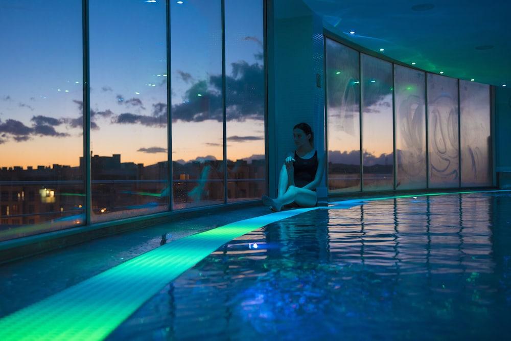Gran Hotel Lakua Vitoria-Gasteiz Exteriér fotografie The Sky Pool