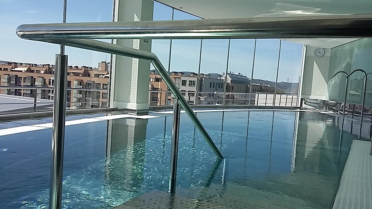 Gran Hotel Lakua Vitoria-Gasteiz Exteriér fotografie The swimming pool