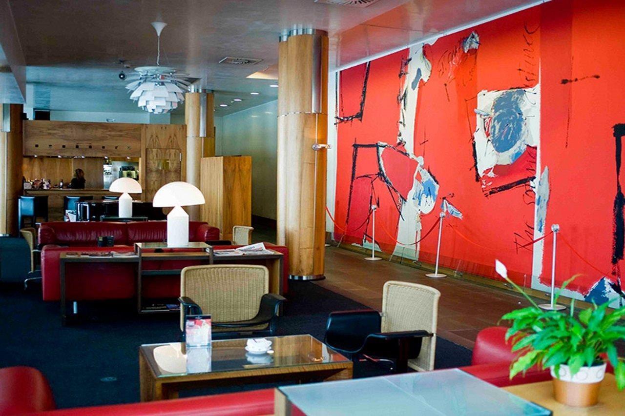 Gran Hotel Lakua Vitoria-Gasteiz Exteriér fotografie The interior of the lounge