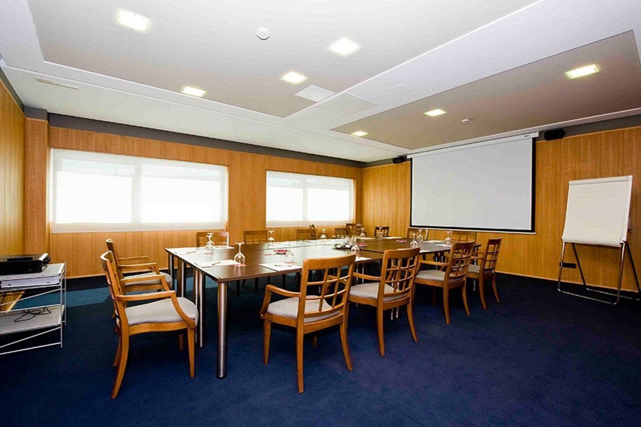 Gran Hotel Lakua Vitoria-Gasteiz Exteriér fotografie Meeting room